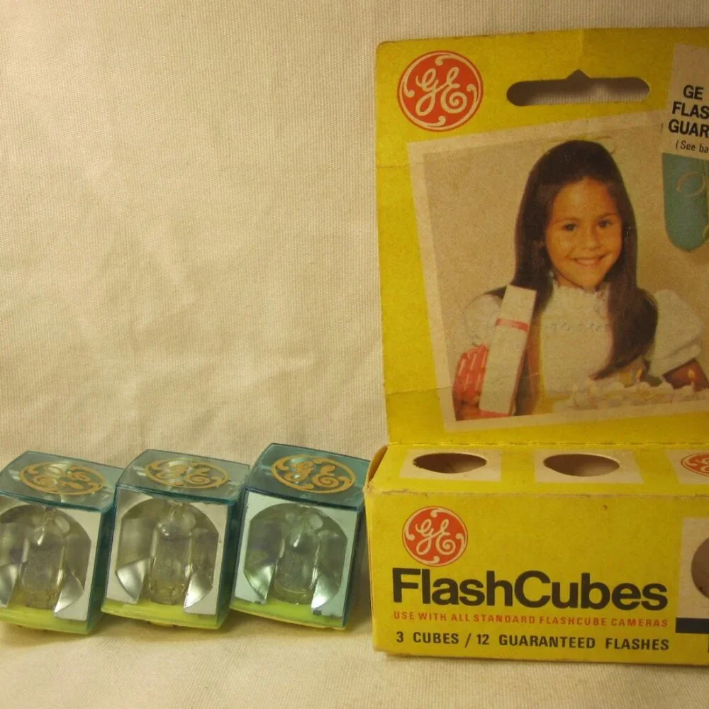 vintage GE Flashcubes 3-pack- complete, Yellow box, unburnt